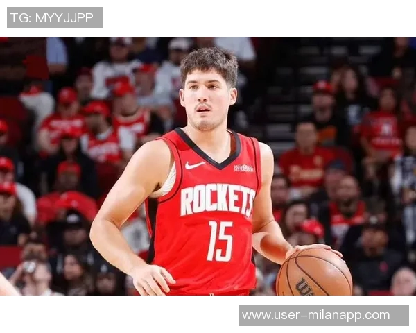 亚当斯替补出战12分钟表现神勇四投全中贡献8分2板2助 亚当斯替补出战12分钟表现神勇四投全中贡献8分2板2助