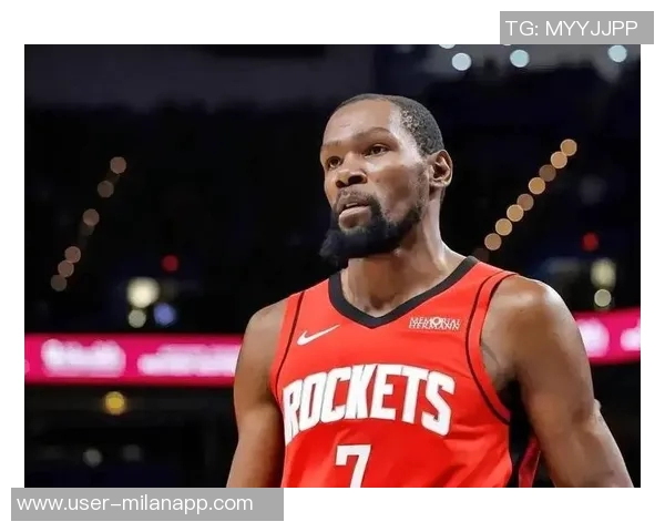 火箭队训练日常曝光杜兰特单打技艺提升申京专注低位技术磨练